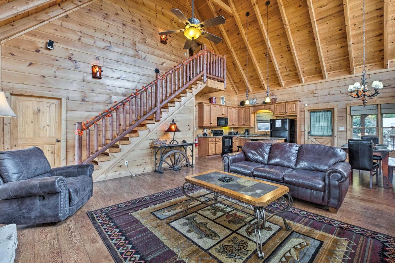 Pigeon Forge Cabin With Brand New Hot Tub And Views! Sevierville Extérieur photo