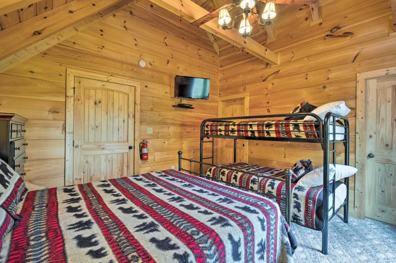 Pigeon Forge Cabin With Brand New Hot Tub And Views! Sevierville Extérieur photo